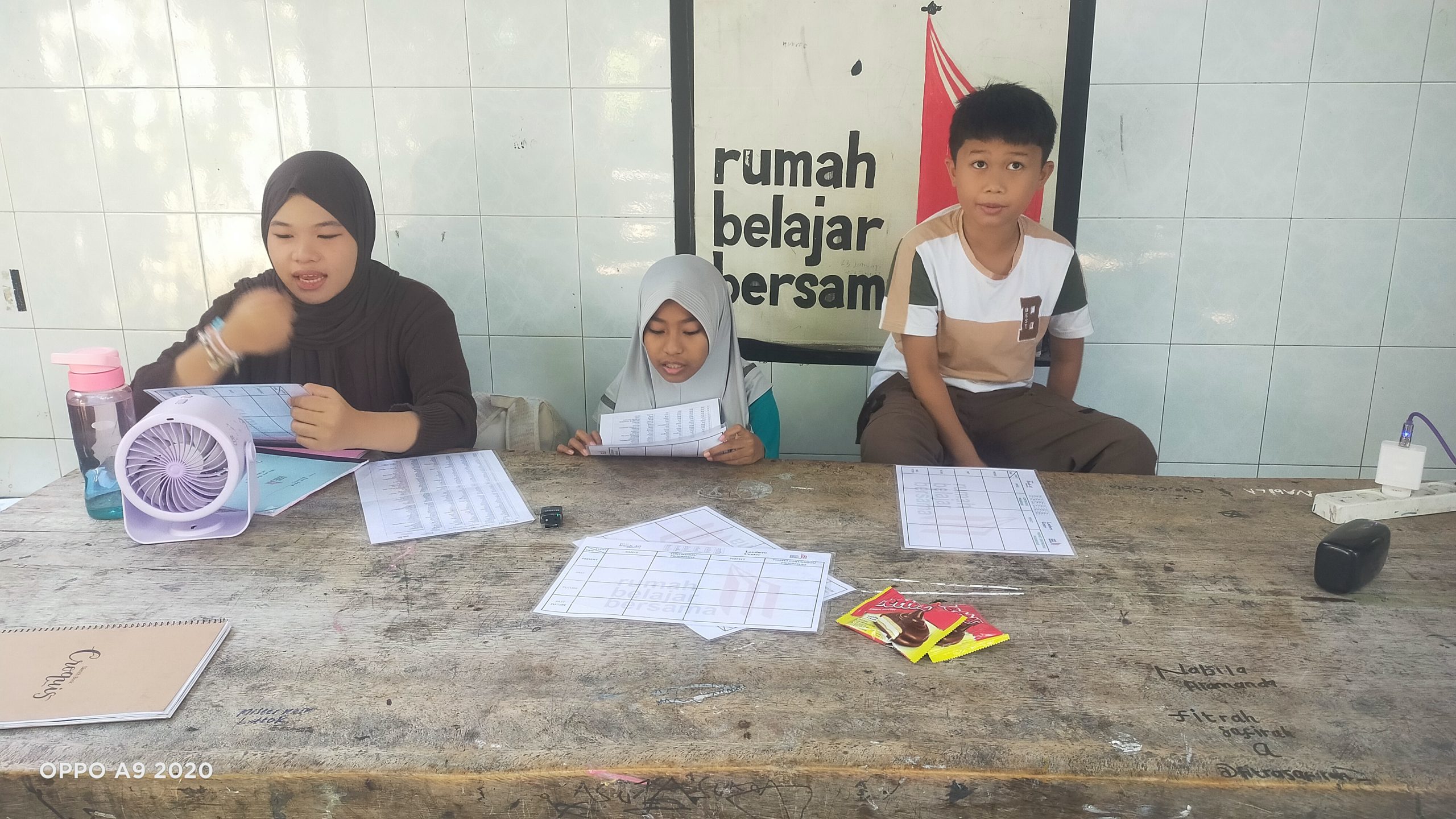 Aul, Zalfa (tengah), dan Fifi.